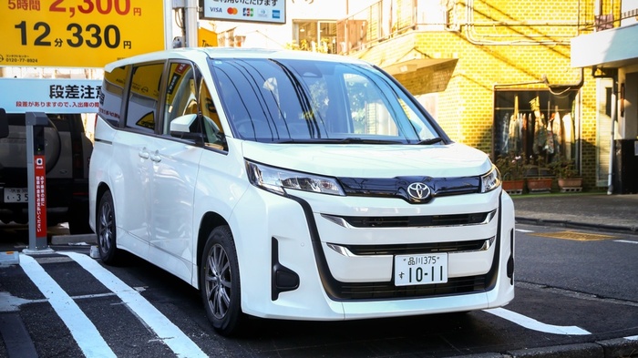 International auto shipping services between the UK and Asia for MPVs SUVs and commercial vehicles